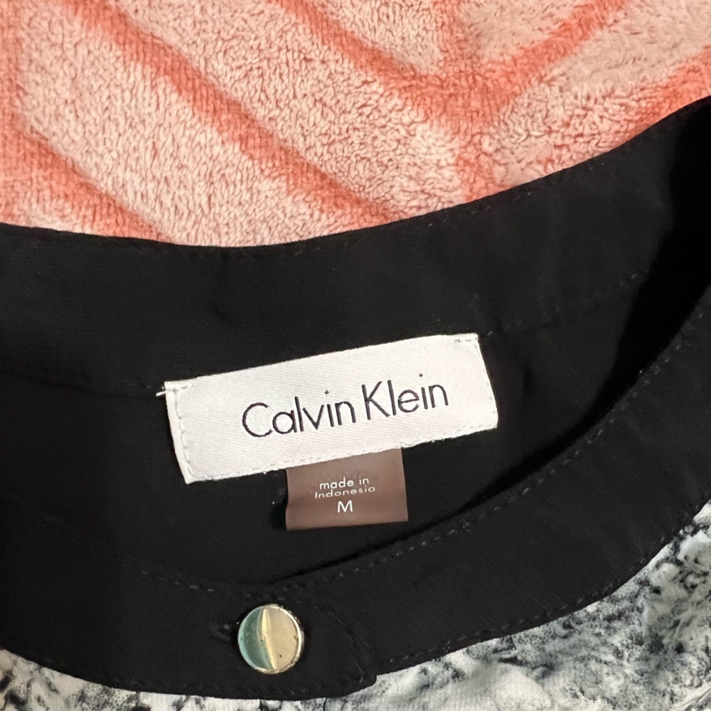 #64 Calvin Klein Top - Picture 7 of 7